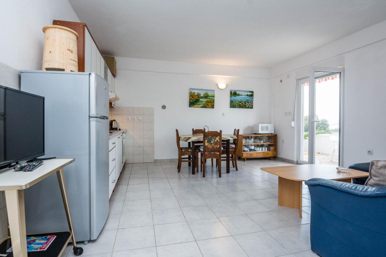 Apartments Gogoljak Vir Exterior photo